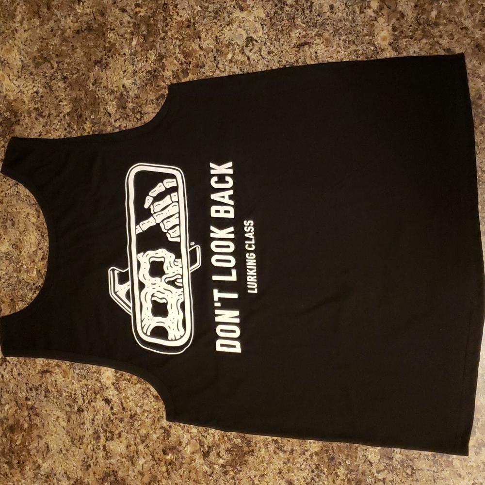Lurking Class Tank - S - NWT